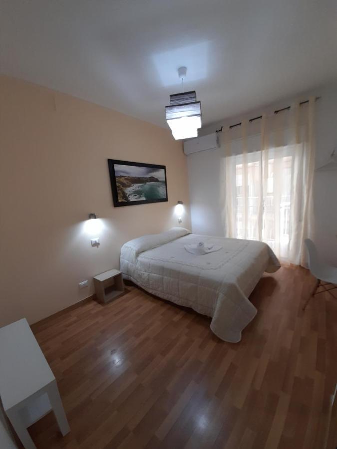 Milazzo: La Porta Delle Eolie Bed and Breakfast Δωμάτιο φωτογραφία
