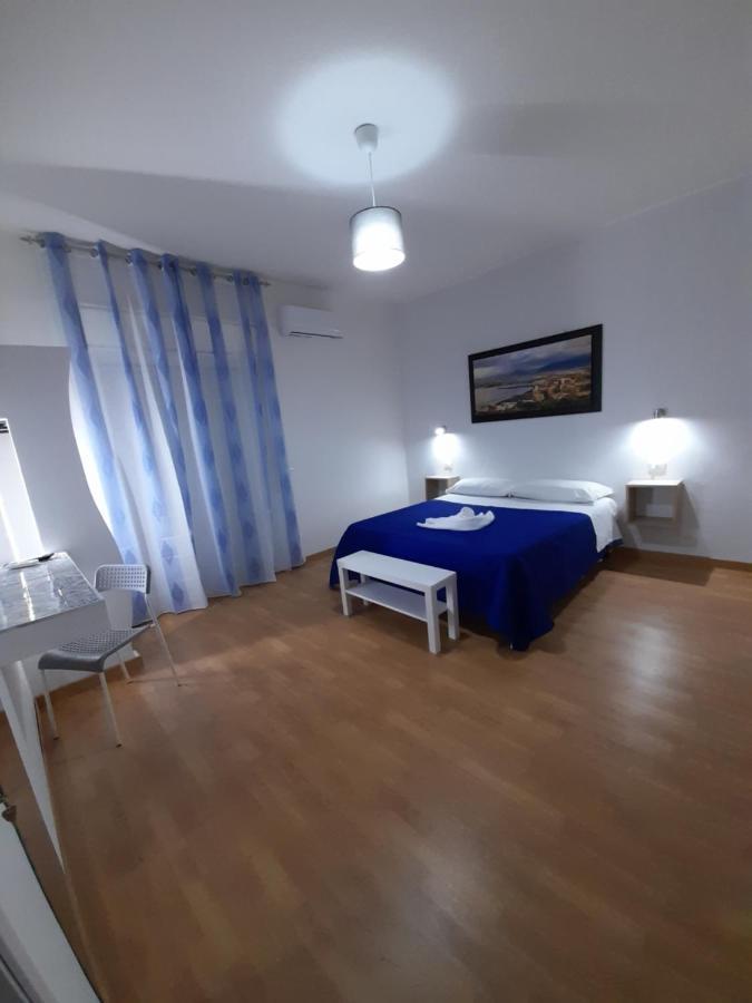 Milazzo: La Porta Delle Eolie Bed and Breakfast Δωμάτιο φωτογραφία